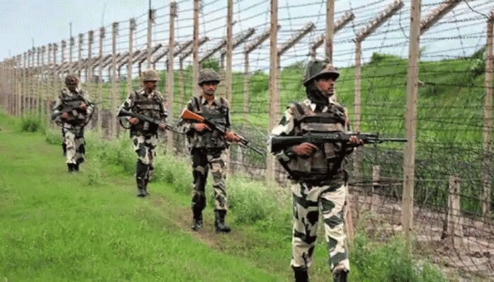 रास्ता भटक कर भारतीय सीमा में आया पाकिस्तानी बुजुर्ग, BSF ने 6 घंटे बाद भेजा वापस रास्ता भटक कर भारतीय सीमा में आया पाकिस्तानी बुजुर्ग, BSF ने 6 घंटे बाद भेजा वापस