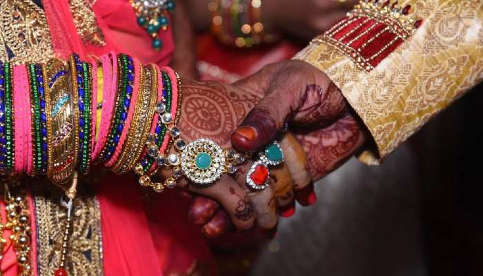 10 लोगों को भी ना! MP के इस जिले में कलेक्टर के निर्देश- इस दिन से शादियों पर रहेगी पूर्ण पाबंदी 10 लोगों को भी ना! MP के इस जिले में कलेक्टर के निर्देश- इस दिन से शादियों पर रहेगी पूर्ण पाबंदी