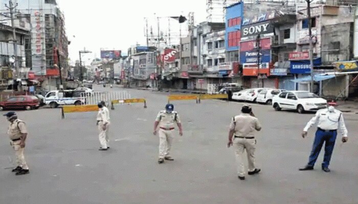 इंदौर: 7 मई तक लगाया गया जनता कर्फ्यू, सिर्फ ये सेवाएं रहेंगी चालू इंदौर: 7 मई तक लगाया गया जनता कर्फ्यू, सिर्फ ये सेवाएं रहेंगी चालू
