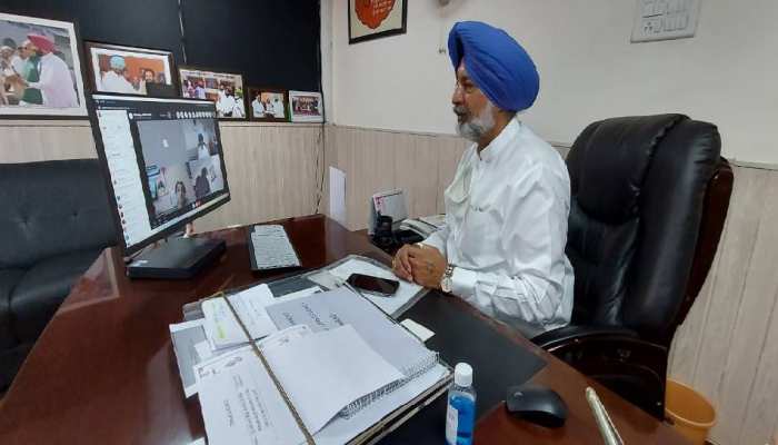 ਸਿਵਲ ਸਰਜਨ ਦਿਹਾਤੀ ਇਲਾਕਿਆਂ ਵਿੱਚ ਕੋਵਿਡ ਲੱਛਣਾਂ ਵਾਲੇ ਵਿਅਕਤੀਆਂ ਦੀ ਸਕਰੀਨਿੰਗ ਯਕੀਨੀ ਕਰਨ: ਬਲਬੀਰ ਸਿੱਧੂ ਸਿਵਲ ਸਰਜਨ ਦਿਹਾਤੀ ਇਲਾਕਿਆਂ ਵਿੱਚ ਕੋਵਿਡ ਲੱਛਣਾਂ ਵਾਲੇ ਵਿਅਕਤੀਆਂ ਦੀ ਸਕਰੀਨਿੰਗ ਯਕੀਨੀ ਕਰਨ: ਬਲਬੀਰ ਸਿੱਧੂ