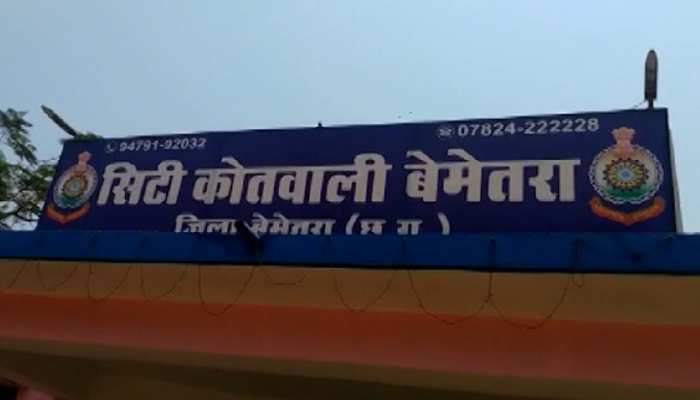 'इस हैंडपंप का पानी पीकर ठीक हो जाएगा कोरोना'- युवक ने किया दावा, पुलिस ने कर लिया गिरफ्तार 'इस हैंडपंप का पानी पीकर ठीक हो जाएगा कोरोना'- युवक ने किया दावा, पुलिस ने कर लिया गिरफ्तार