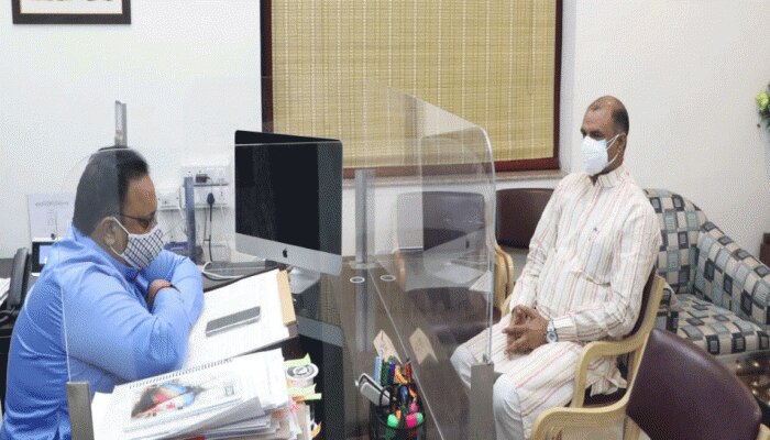 Chittorgarh सांसद CP Joshi ने चिकित्सा स्वास्थ्य मंत्री Raghu Sharma से की यह मांग Chittorgarh सांसद CP Joshi ने चिकित्सा स्वास्थ्य मंत्री Raghu Sharma से की यह मांग