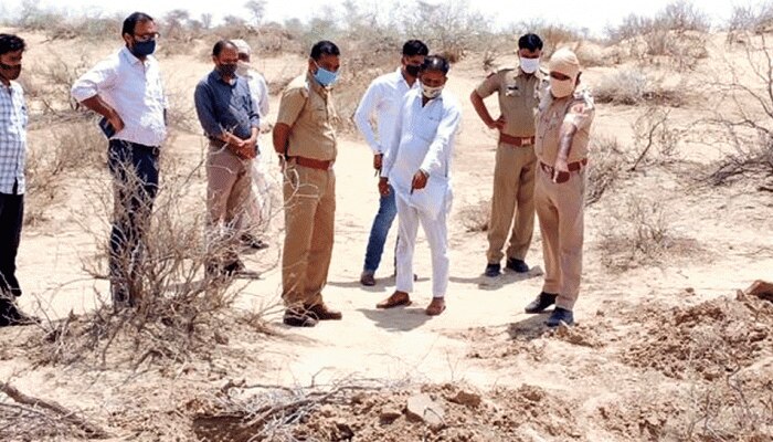 Bikaner: कब्रिस्तान से अचानक गायब हो रहे बच्चों के शव, ग्रामीणों में फैली दहशत Bikaner: कब्रिस्तान से अचानक गायब हो रहे बच्चों के शव, ग्रामीणों में फैली दहशत