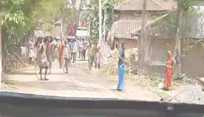 Political Violence: West Bengal ଗସ୍ତ ବେଳେ କେନ୍ଦ୍ରମନ୍ତ୍ରୀଙ୍କ Convoy ଉପରେ ଆକ୍ରମଣ Political Violence: West Bengal ଗସ୍ତ ବେଳେ କେନ୍ଦ୍ରମନ୍ତ୍ରୀଙ୍କ Convoy ଉପରେ ଆକ୍ରମଣ