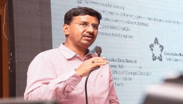 जानिए वो वजह जिसके चलते कलेक्टर मनीष सिंह के इस्तीफे पर अड़े डॉक्टर्स और स्वास्थ्यकर्मी जानिए वो वजह जिसके चलते कलेक्टर मनीष सिंह के इस्तीफे पर अड़े डॉक्टर्स और स्वास्थ्यकर्मी