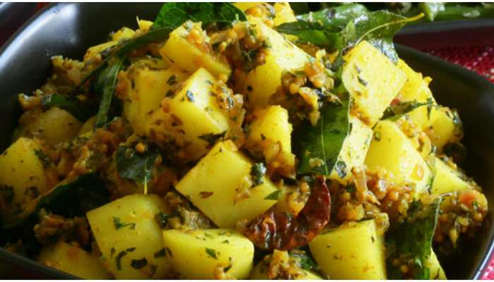 Pudina Aloo Recipe: बेहद स्वादिष्ट है पुदीना आलू की सब्जी, झटपट बनाकर बढ़ाएं लंच का मजा
