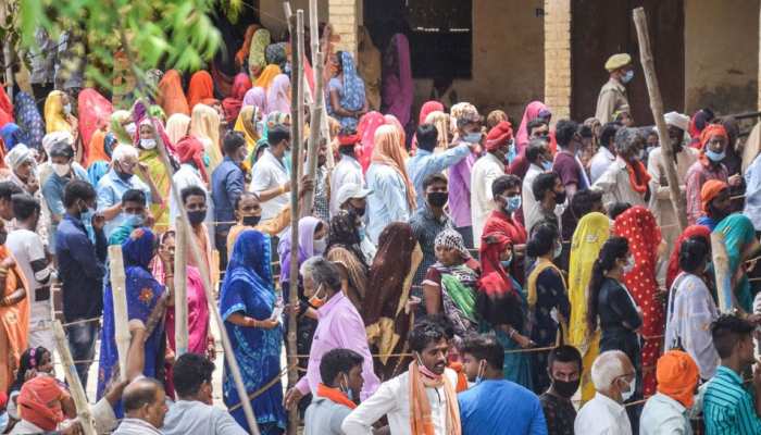 UP: गांवों में भी जमकर टूटा कोरोना का कहर, पंचायत चुनावों के बाद बिगड़े हालात; हुए ये इंतजाम UP: गांवों में भी जमकर टूटा कोरोना का कहर, पंचायत चुनावों के बाद बिगड़े हालात; हुए ये इंतजाम