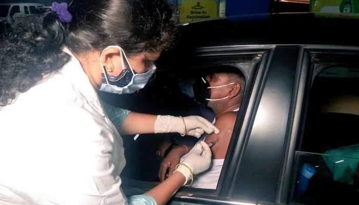 BMC ପକ୍ଷରୁ Vaccine Drive ସେବା ଆରମ୍ଭ; ଗାଡିରେ ମିଳିଲା ଟୀକା, No Waiting No Halting BMC ପକ୍ଷରୁ Vaccine Drive ସେବା ଆରମ୍ଭ; ଗାଡିରେ ମିଳିଲା ଟୀକା, No Waiting No Halting