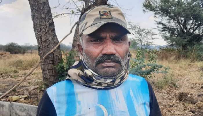 Chittorgarh News : विजय सिंह ने जन जागरूकता और पशु-पक्षियों के नाम कर दिया अपना जीवन Chittorgarh News : विजय सिंह ने जन जागरूकता और पशु-पक्षियों के नाम कर दिया अपना जीवन