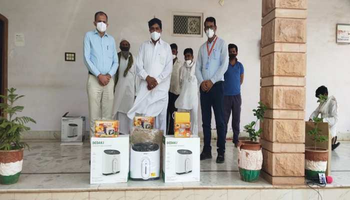 मंत्री सालेह मोहम्मद ने अस्पताल को दी 2 एंबुलेंस, अन्य चिकित्सा सामग्री उपलब्ध कराई मंत्री सालेह मोहम्मद ने अस्पताल को दी 2 एंबुलेंस, अन्य चिकित्सा सामग्री उपलब्ध कराई
