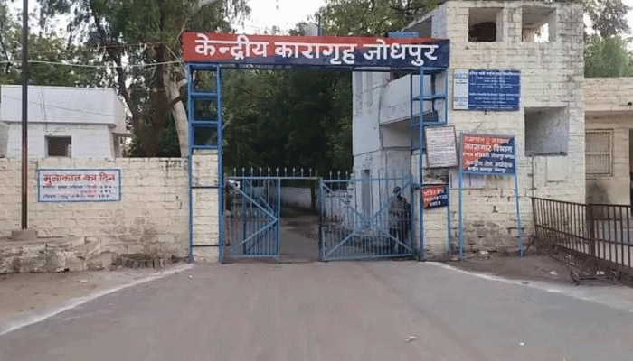 Jodhpur Central Jail में चला तलाशी अभियान, प्रशासन ने जब्त किए 3 मोबाइल फोन Jodhpur Central Jail में चला तलाशी अभियान, प्रशासन ने जब्त किए 3 मोबाइल फोन