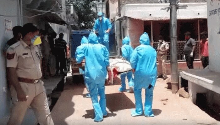 Chittorgarh में तहसीलदार-थानाधिकारी ने पेश की ऐसी मिसाल, सब बोले- अधिकारी हों तो ऐसे Chittorgarh में तहसीलदार-थानाधिकारी ने पेश की ऐसी मिसाल, सब बोले- अधिकारी हों तो ऐसे
