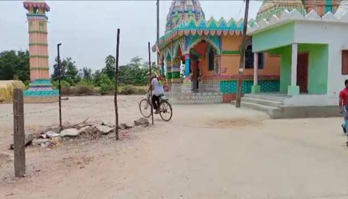 ଚାରି ଦଶନ୍ଧି ପରେ ରାସ୍ତାରେ ବୁଲିଲା କଣ୍ଟା ବାଡ଼, ପ୍ରଶାସନର ଅନୁରୋଧ ରଖିଲେନି ମାଲିକ ଚାରି ଦଶନ୍ଧି ପରେ ରାସ୍ତାରେ ବୁଲିଲା କଣ୍ଟା ବାଡ଼, ପ୍ରଶାସନର ଅନୁରୋଧ ରଖିଲେନି ମାଲିକ