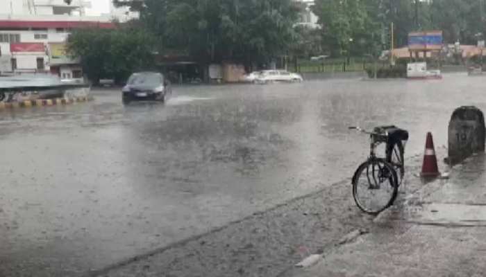 ताउते की नमी पहुंची उत्तराखंड, हरिद्वार में मूसलाधार बारिश के साथ प्रदेश भर में अलर्ट ताउते की नमी पहुंची उत्तराखंड, हरिद्वार में मूसलाधार बारिश के साथ प्रदेश भर में अलर्ट