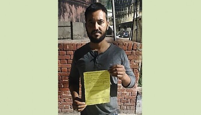 एक ही दिन में 2 बार बिना मास्क पकड़ा गया युवक, कोतवाली के सामने घूम रहा था, चालान कटा 11000! एक ही दिन में 2 बार बिना मास्क पकड़ा गया युवक, कोतवाली के सामने घूम रहा था, चालान कटा 11000!