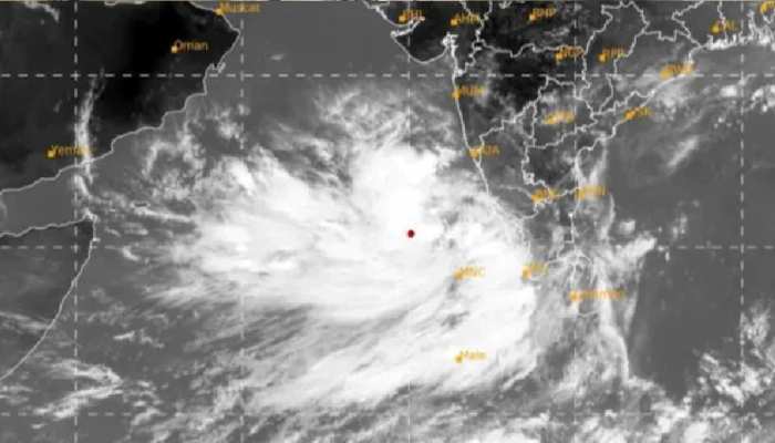 Dungarpur : ताऊ ते तूफान से गई 4 लोगों की जान, किसानों की फसलें बर्बाद Dungarpur : ताऊ ते तूफान से गई 4 लोगों की जान, किसानों की फसलें बर्बाद