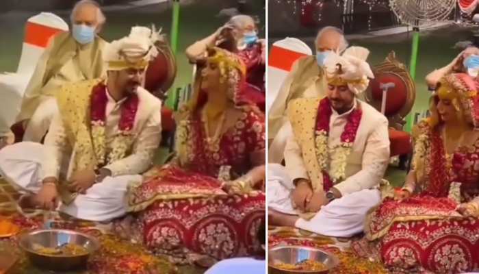 Marriage Funny Video : bride and groom started having fun in Mandap, when Panditji disappeared | मंडप में दूल्हा-दुल्हन ने की ऐसी शरारत, कैमरे में कैद हुआ पूरा Video | Hindi News, Marriage Funny Video : bride and groom started having fun in Mandap, when Panditji disappeared | मंडप में दूल्हा-दुल्हन ने की ऐसी शरारत, कैमरे में कैद हुआ पूरा Video | Hindi News,