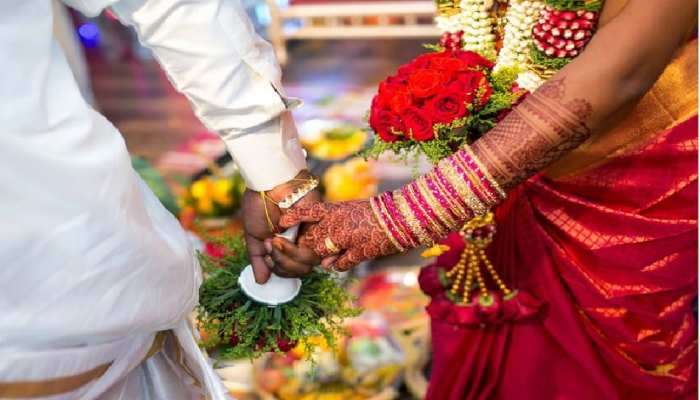 कोरोना काल में बांका में हुआ अनोखा विवाह, BDO ने खुद जाकर नवदंपति को दी बधाई कोरोना काल में बांका में हुआ अनोखा विवाह, BDO ने खुद जाकर नवदंपति को दी बधाई