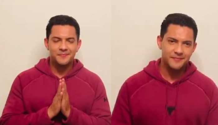 aditya narayan apologies for commenting on alibaug refering Sawai Bhatt  after amit kumar comment | Indian Idol 12: फिर Aditya Narayan ने कर दी ऐसी  हरकत, हाथ जोड़कर मांगनी पड़ी माफी |