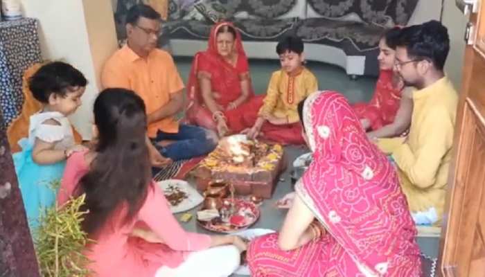 भगवान की शरण में जनता, Pratapgarh में सभी जगह हो रही पूजा-पाठ भगवान की शरण में जनता, Pratapgarh में सभी जगह हो रही पूजा-पाठ