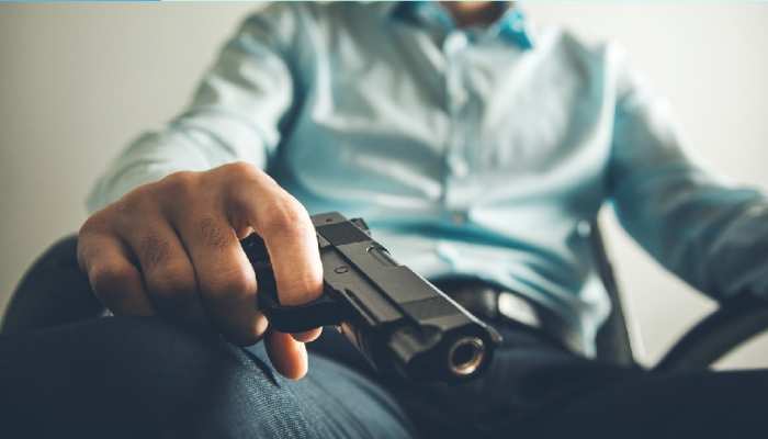 Man Killed Himself while on video call with friend leaves suicide note and  blames it on girl friend upns | दोस्त को किया वीडियो कॉल और खुद को मार ली  गोली, सुसाइड