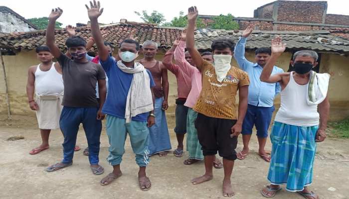 नेपाली सशस्त्र प्रहरी और भारतीय ग्रामीणों के बीच भड़का आक्रोश, जमकर चला विरोध प्रदर्शन, जानिए क्या है पूरा मामला नेपाली सशस्त्र प्रहरी और भारतीय ग्रामीणों के बीच भड़का आक्रोश, जमकर चला विरोध प्रदर्शन, जानिए क्या है पूरा मामला