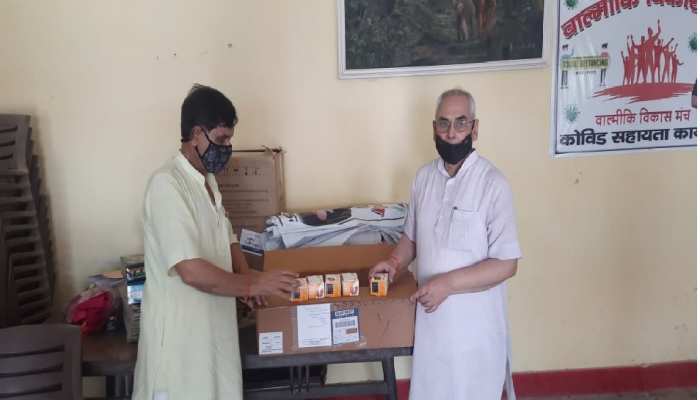 कोरोना काल में पूर्व विधायक ने पेश की इंसानियत की मिसाल, 100 बच्चों के भरण-पोषण का उठाया जिम्मा कोरोना काल में पूर्व विधायक ने पेश की इंसानियत की मिसाल, 100 बच्चों के भरण-पोषण का उठाया जिम्मा