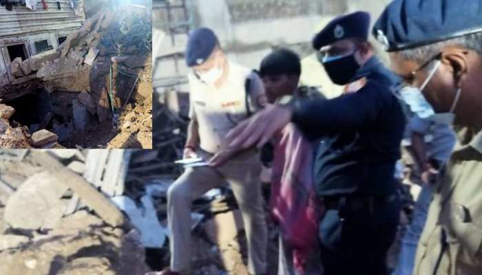 काशी विश्वनाथ कॉरिडोर में बड़ा हादसा, मकान गिरने से 2 मजदूरों की मौत, आधा दर्जन घायल काशी विश्वनाथ कॉरिडोर में बड़ा हादसा, मकान गिरने से 2 मजदूरों की मौत, आधा दर्जन घायल