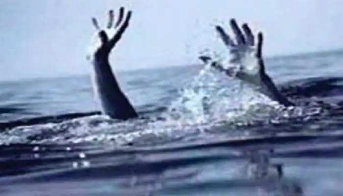 Motihari: तालाब में स्नान के दौरान गहरे पानी में डूबने से 3 युवतियों की मौत, गांव में पसरा मातम Motihari: तालाब में स्नान के दौरान गहरे पानी में डूबने से 3 युवतियों की मौत, गांव में पसरा मातम