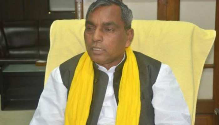 यूपी विधानसभा चुनाव से पहले ओपी राजभर का बड़ा पैंतरा, जिपं अध्यक्ष के लिए सपा का समर्थन यूपी विधानसभा चुनाव से पहले ओपी राजभर का बड़ा पैंतरा, जिपं अध्यक्ष के लिए सपा का समर्थन
