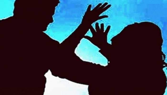 Patna: शर्मनाक! पत्नी ने घर में शराब पीने से रोका, तो CRPF जवान ने गला घोंटकर कर दी हत्या Patna: शर्मनाक! पत्नी ने घर में शराब पीने से रोका, तो CRPF जवान ने गला घोंटकर कर दी हत्या
