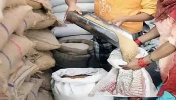 लखीसराय में पीडीएस योजना की बदहाली! गरीबों के अनाज की हो रही कालाबाजारी लखीसराय में पीडीएस योजना की बदहाली! गरीबों के अनाज की हो रही कालाबाजारी