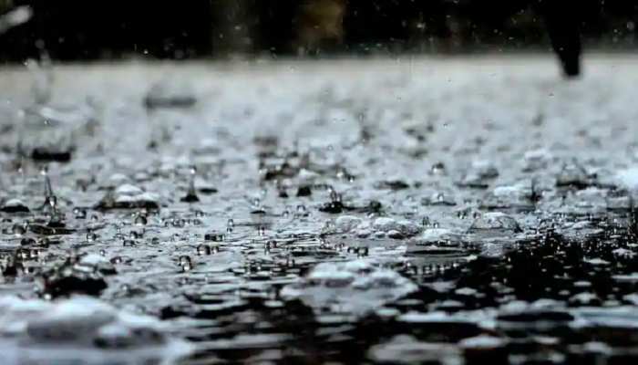 Bihar Weather Update: प्री-मानसून की बारिश के बाद मौसम सुहावना, लोगों को मिली गर्मी से राहत Bihar Weather Update: प्री-मानसून की बारिश के बाद मौसम सुहावना, लोगों को मिली गर्मी से राहत