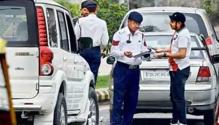 Delhi में ड्राइविंग करने वाले हो जाएं सावधान! बदल गए हैं 'स्पीड लिमिट' के नियम