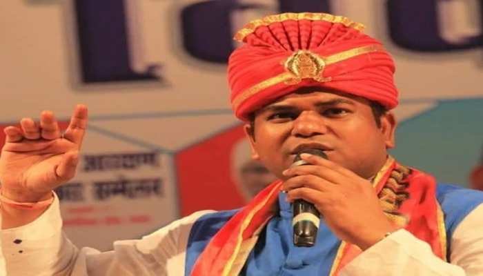 'फंड' डाइवर्ट करने के फैसले पर 'VIP' अटैक, 'रोजगार' की बात कर अपनों को नसीहत 'फंड' डाइवर्ट करने के फैसले पर 'VIP' अटैक, 'रोजगार' की बात कर अपनों को नसीहत