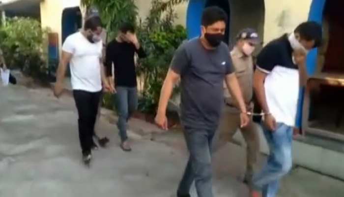 ऊधमसिंह नगर पुलिस को मिली बड़ी सफलता, 8 हजार किलो चरस के साथ 2 पुलिसकर्मी समेत 4 आरोपी गिरफ्तार ऊधमसिंह नगर पुलिस को मिली बड़ी सफलता, 8 हजार किलो चरस के साथ 2 पुलिसकर्मी समेत 4 आरोपी गिरफ्तार