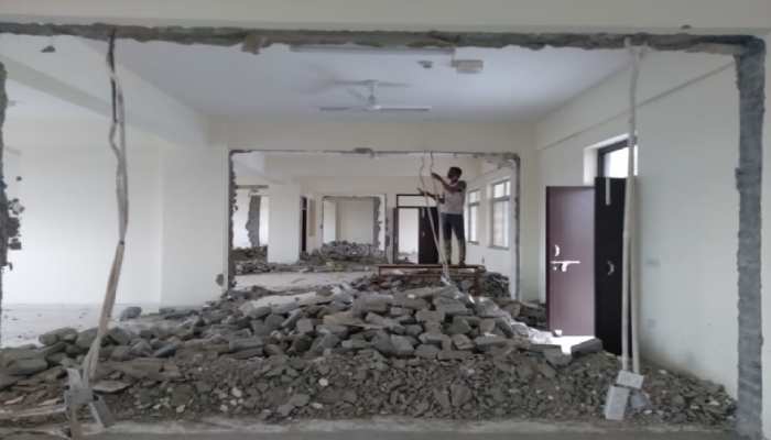 AKU में बन रही सेंट्रल लाइब्रेरी पर उठे सवाल, 8 लाख रुपए प्रतिमाह देना होगा किराया AKU में बन रही सेंट्रल लाइब्रेरी पर उठे सवाल, 8 लाख रुपए प्रतिमाह देना होगा किराया