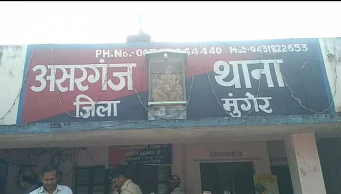 Bihar: शराब माफिया हुए बेलगाम, छापेमारी करने की गई पुलिस पर हुआ हमला, आधा दर्जन पुलिसकर्मी घायल Bihar: शराब माफिया हुए बेलगाम, छापेमारी करने की गई पुलिस पर हुआ हमला, आधा दर्जन पुलिसकर्मी घायल