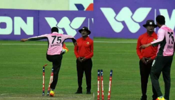 जिन अंपायरों से Shakib Al Hasan ने की थी बदतमीजी, अब उन पर ही लटकी तलवार! मिल सकती है बड़ी सजा जिन अंपायरों से Shakib Al Hasan ने की थी बदतमीजी, अब उन पर ही लटकी तलवार! मिल सकती है बड़ी सजा