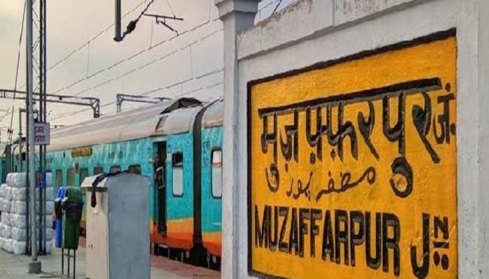 मुजफ्फरपुर स्टेशन का प्लेटफॉर्म बना पोखर, शोभा बढ़ा रही है मछलियां मुजफ्फरपुर स्टेशन का प्लेटफॉर्म बना पोखर, शोभा बढ़ा रही है मछलियां