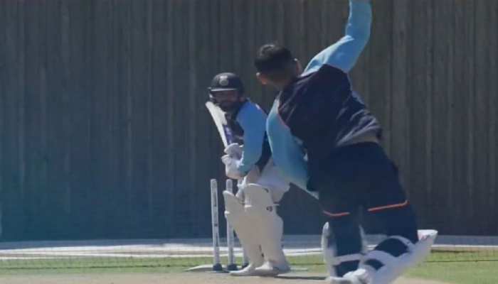 WTC: कप्तान Virat Kohli ने उठाया हिटमैन की तैयारी का जिम्मा, मैच से पहले दिखा रोहित-विराट का याराना WTC: कप्तान Virat Kohli ने उठाया हिटमैन की तैयारी का जिम्मा, मैच से पहले दिखा रोहित-विराट का याराना