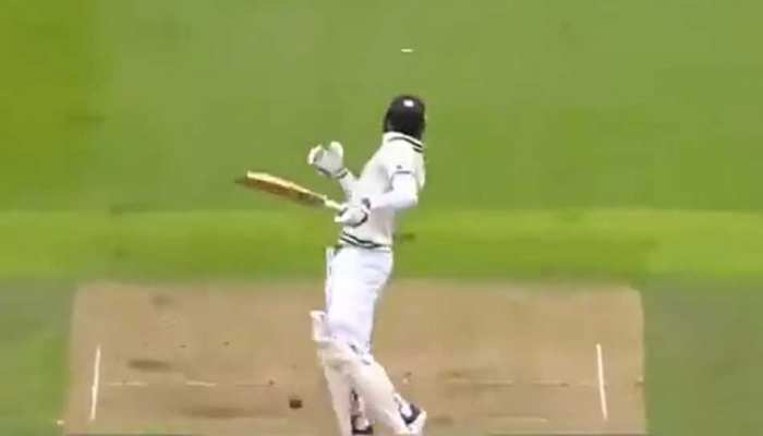 Kyle Jamieson के खतरनाक बाउंसर से बाल-बाल बचे Shubman Gill, Helmet से टकराई गेंद Kyle Jamieson के खतरनाक बाउंसर से बाल-बाल बचे Shubman Gill, Helmet से टकराई गेंद
