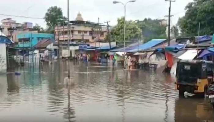 Bettiah: 'आपदा में भी अवसर', नदी पार कराने के लिए लोग कर रहे हैं अवैध वसूली Bettiah: 'आपदा में भी अवसर', नदी पार कराने के लिए लोग कर रहे हैं अवैध वसूली