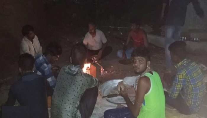 ସୀମା ଡେଇଁ ଆସୁଛି କୋରୋନା! ଗଜପତିରେ ପ୍ରହସନ ପାଲଟିଛି କଟକଣା ସୀମା ଡେଇଁ ଆସୁଛି କୋରୋନା! ଗଜପତିରେ ପ୍ରହସନ ପାଲଟିଛି କଟକଣା