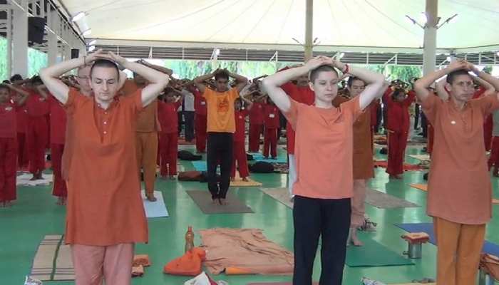 बिहार योग विद्यालय ने योग को दिलाई विश्वव्यापी प्रसिद्धि, इस बार डिजिटल माध्यम से जुड़कर करें मन को शांत बिहार योग विद्यालय ने योग को दिलाई विश्वव्यापी प्रसिद्धि, इस बार डिजिटल माध्यम से जुड़कर करें मन को शांत