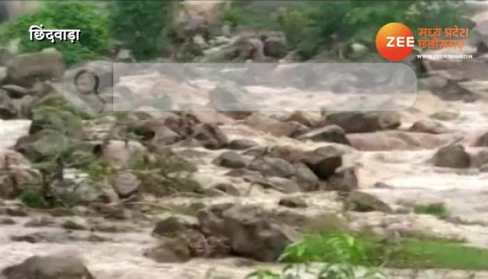 nagpur family stuck in chhindwara ghoghara waterfall during picnic video viral