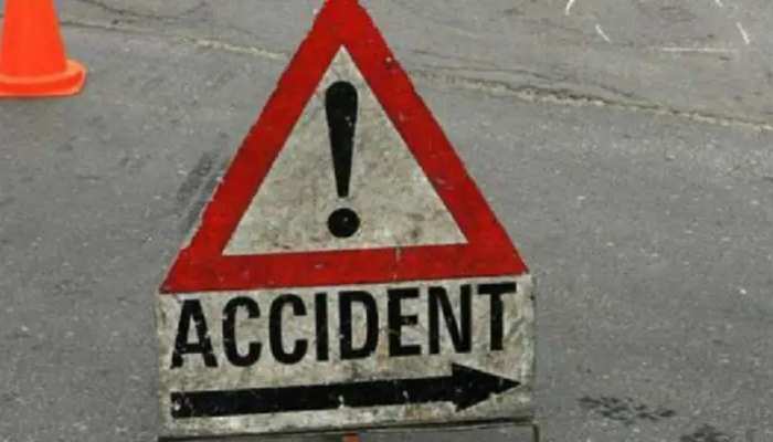 Muzaffarpur News: मुजफ्फरपुर में तेज रफ्तार ट्रक ने बस को मारी टक्कर, 4 की मौत Muzaffarpur News: मुजफ्फरपुर में तेज रफ्तार ट्रक ने बस को मारी टक्कर, 4 की मौत