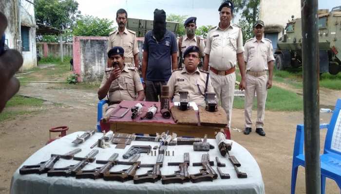 Bihar News: मुंगेर में हथियार तस्करी का बड़ा खुलासा, जखीरा बरामद Bihar News: मुंगेर में हथियार तस्करी का बड़ा खुलासा, जखीरा बरामद