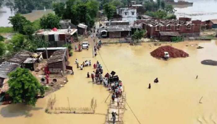 Bihar Flood: बेतिया में बाढ़ की वजह से हाशिये पर लोगों की जिंदगी, प्रशासन ने भी फेरी 'नजरें' Bihar Flood: बेतिया में बाढ़ की वजह से हाशिये पर लोगों की जिंदगी, प्रशासन ने भी फेरी 'नजरें'