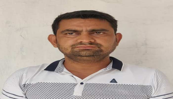 मुंगेर: पार्षद का बेटा हथियार के साथ गिरफ्तार, पूर्व में AK-47 के मामले में जा चुका है जेल मुंगेर: पार्षद का बेटा हथियार के साथ गिरफ्तार, पूर्व में AK-47 के मामले में जा चुका है जेल